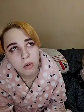 Gussie_Bridie's cam snapshot