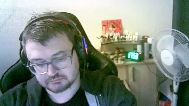 SirAbuser's cam snapshot