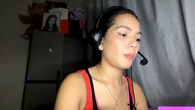 ConstancePorrini's cam snapshot