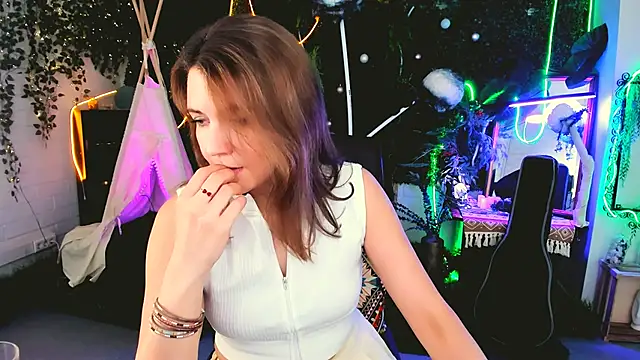 NicoleHitman live sex cam