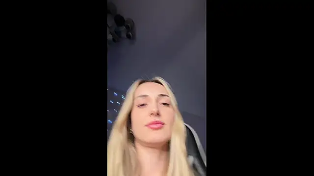 alicebedroom live sex cam