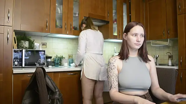 HotCaramellsTV's cam snapshot