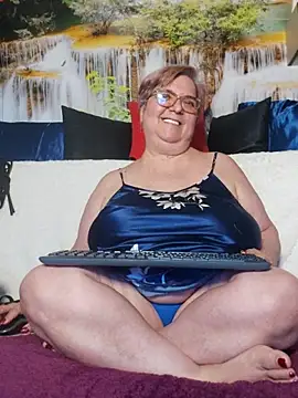 QueenPammy1 live sex cam