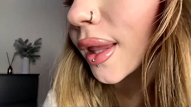 PledHoly's cam snapshot