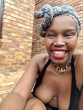 AfricanSquirtingQueen live sex cam