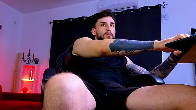 MightyAaron66 live sex cam