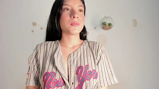 violet_77711's cam snapshot