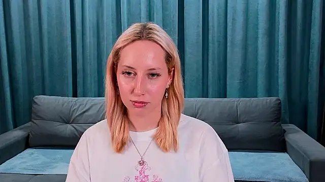 EmilyReyess's cam snapshot