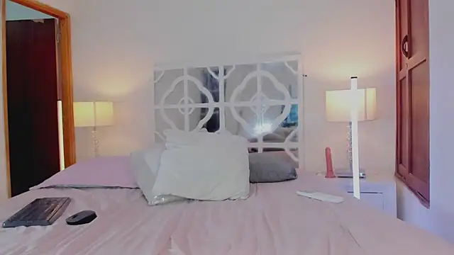 MikaelaStone live sex cam