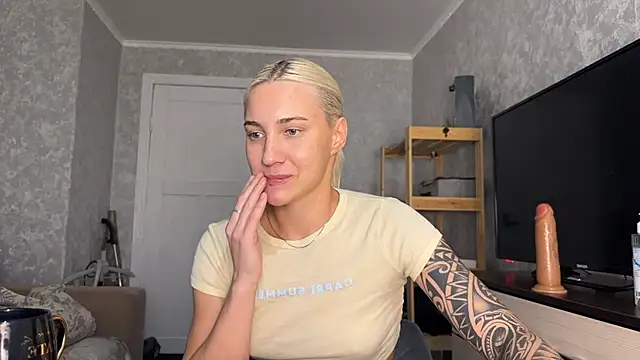 AnneBall's cam snapshot