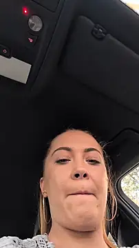 Risky_julia2330's cam snapshot