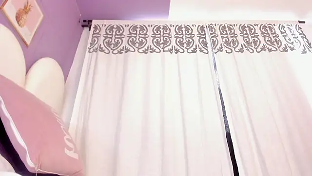 luna_bradley_'s cam snapshot