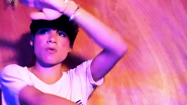 Leo_Glow live sex cam