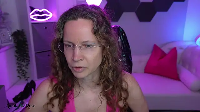 AnnikaRose live sex cam