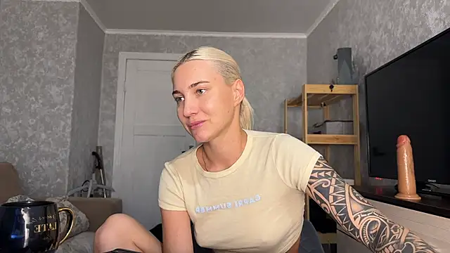 AnneBall live sex cam