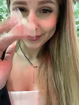 Lina_Away's cam snapshot