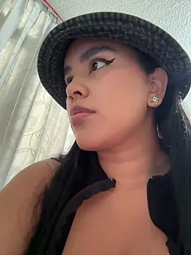 laure_torres's cam snapshot