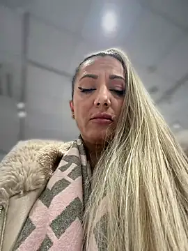 adya-aly's cam snapshot