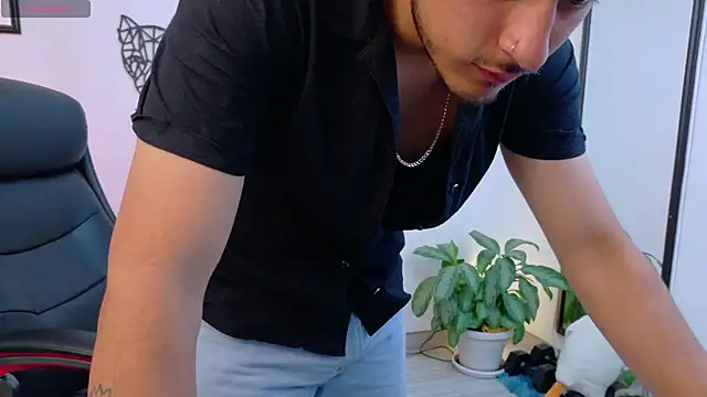 Elian_savoy live sex cam