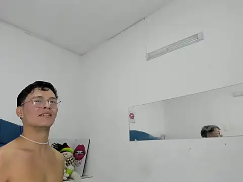 Aaron_Foxxx live sex cam