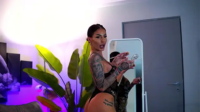 RaquelleVon live sex cam