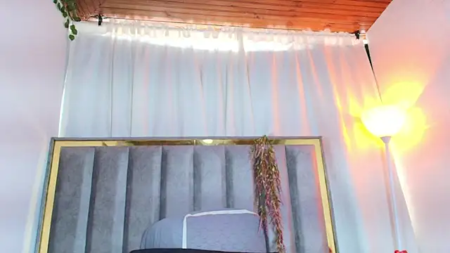 Zoe_Curvy live sex cam