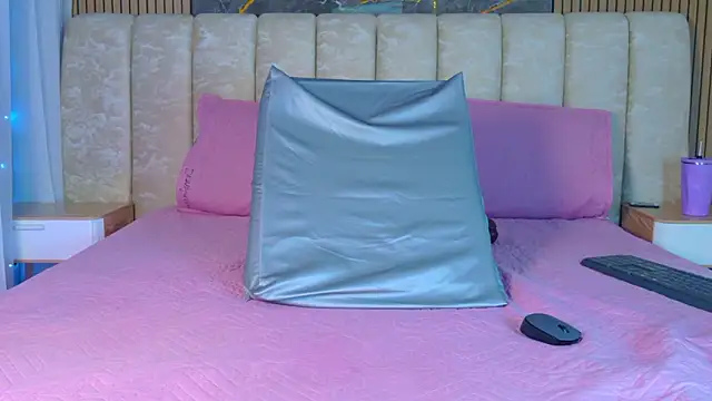 mia_scot live sex cam