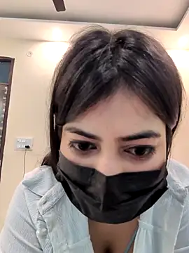 Confident_chic live sex cam