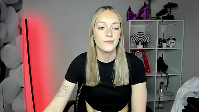 EvelynBlond's cam snapshot