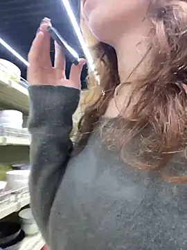 QuitieLia live sex cam