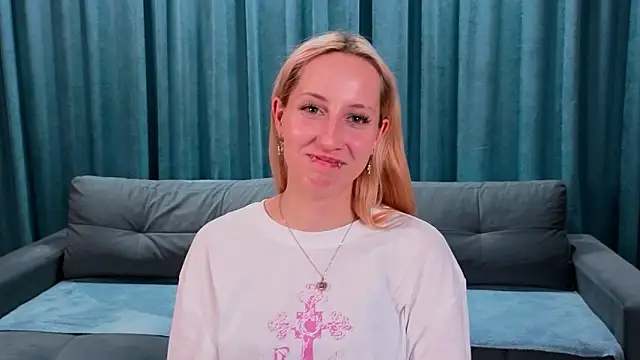 EmilyReyess's cam snapshot