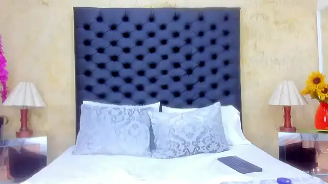 NahomiWhitel live sex cam