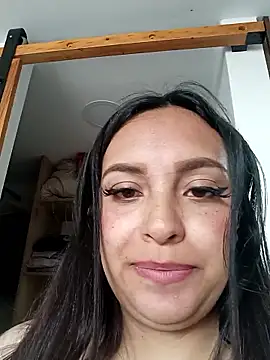 MiaStarts live sex cam