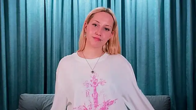 EmilyReyess's cam snapshot