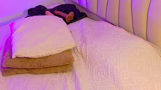 AURORA_BLOOM_CR's cam snapshot