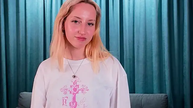 EmilyReyess's cam snapshot