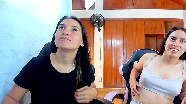 Emily_and_Soffy live sex cam