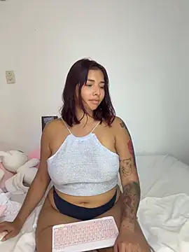 LucyMartelli live sex cam