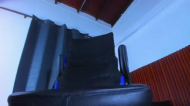 Max_hotlatin2 live sex cam