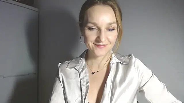 AliciaDesire's cam snapshot