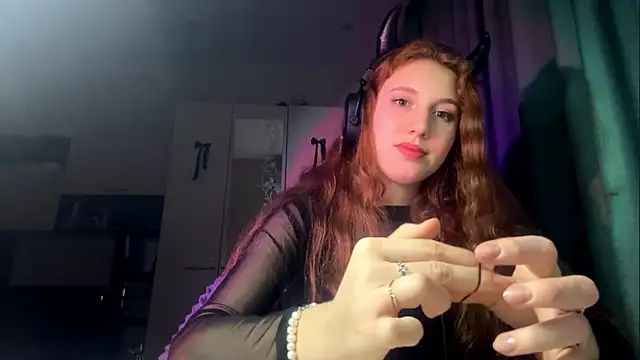 AliceCarrol's cam snapshot