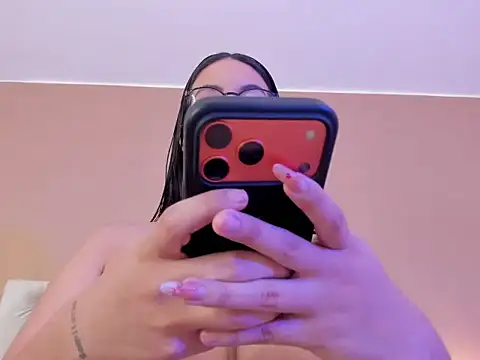 SophieSerrat's cam snapshot