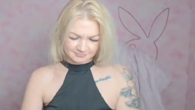 Madonna_Fire's cam snapshot