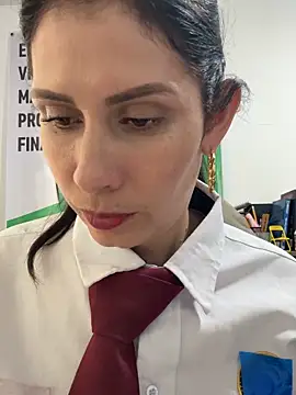 Alysson-- live sex cam