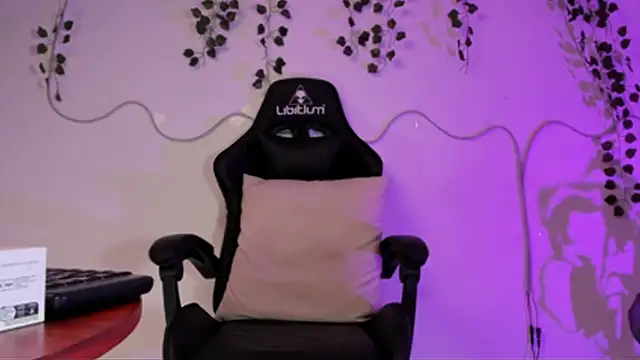 sara_doll77's cam snapshot