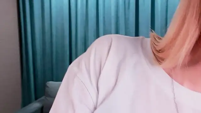 EmilyReyess's cam snapshot