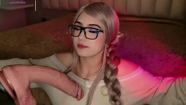 Megan_mooree_'s cam snapshot