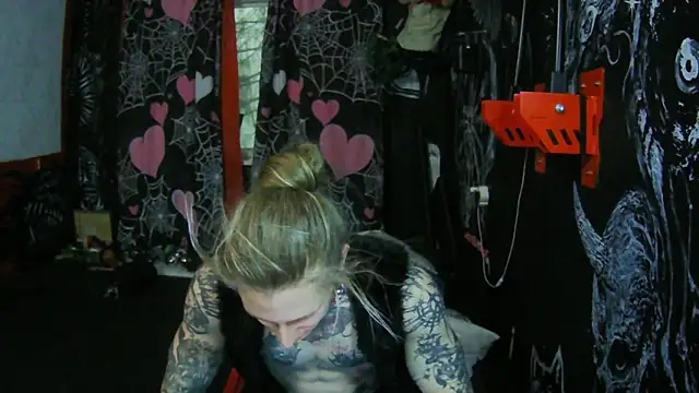 Elven_Damocles live sex cam