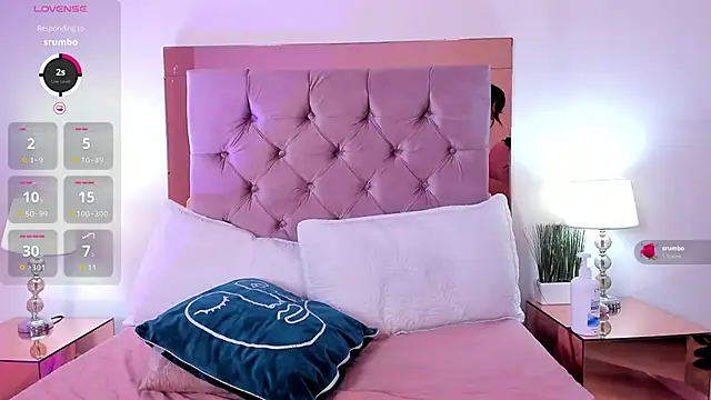 melanie_hills live sex cam