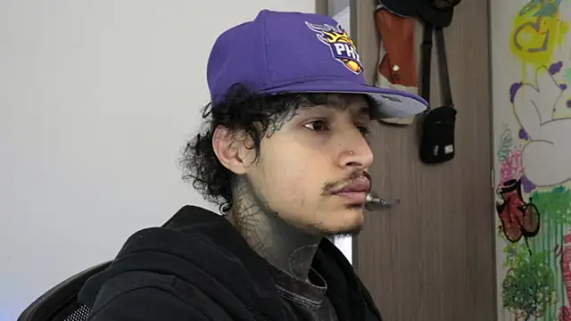 trieone live sex cam